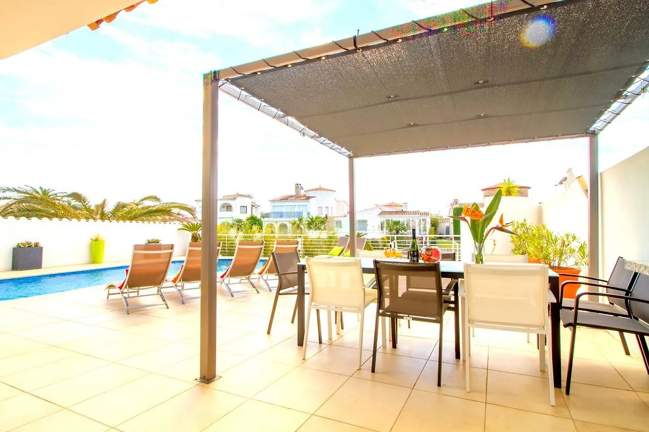 Leon Inmo Luxusvilla Esmeralda - 10029 Empuriabrava Prázdninový dům