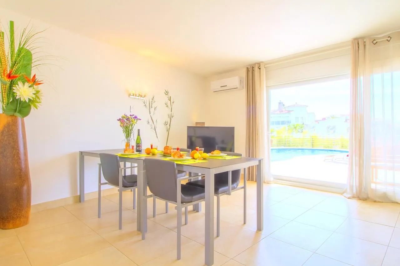 Leon Inmo Luxusvilla Esmeralda - 10029 Empuriabrava Španělsko
