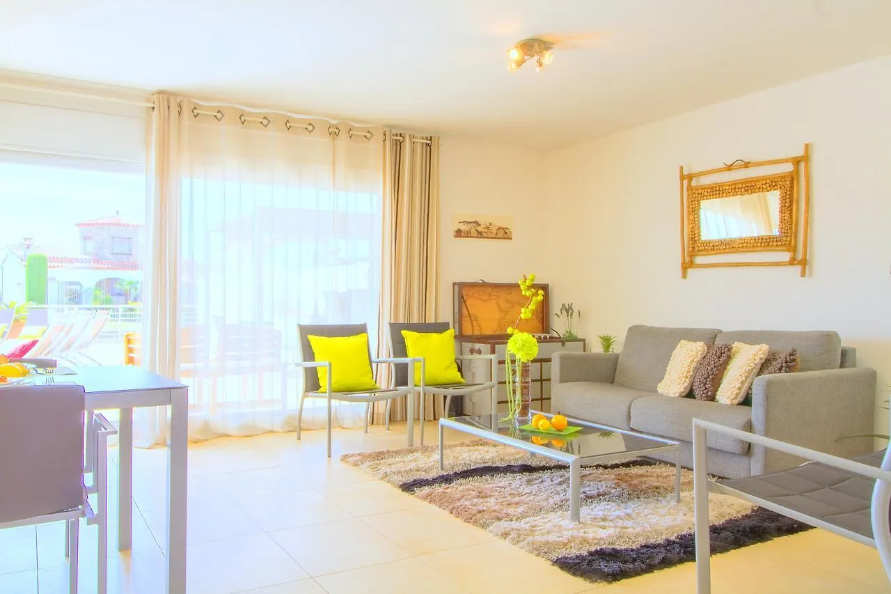 Leon Inmo Luxusvilla Esmeralda - 10029 Empuriabrava 0*,  Španělsko