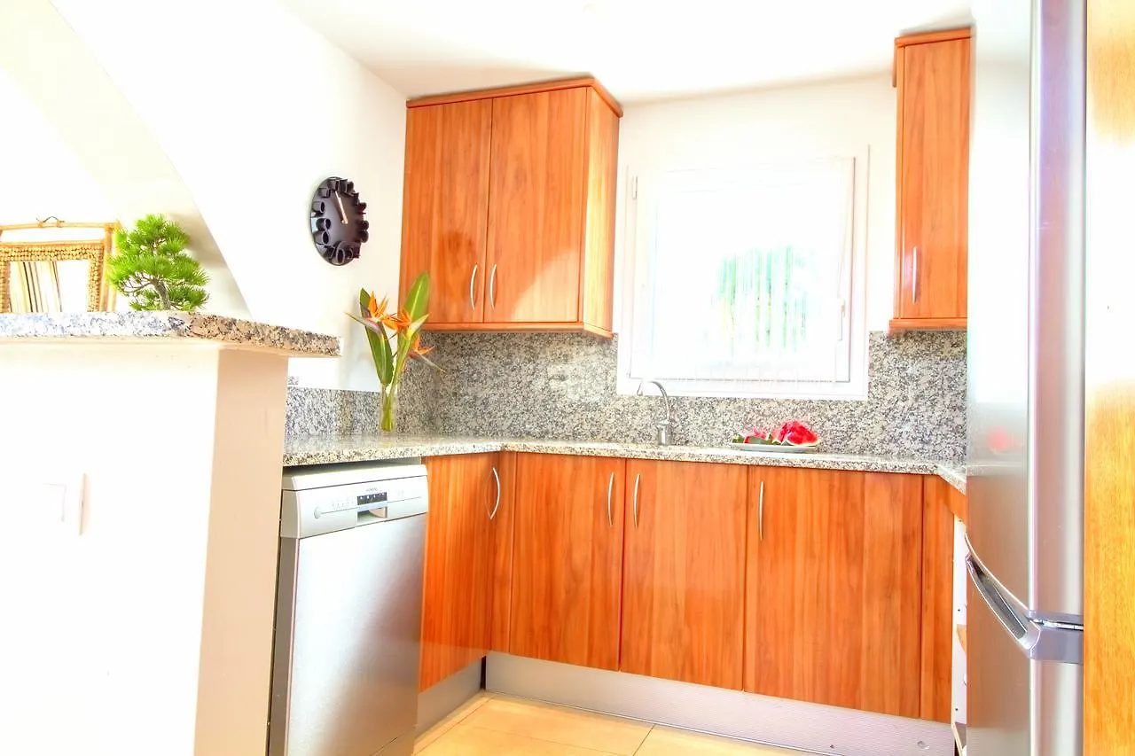 Leon Inmo Luxusvilla Esmeralda - 10029 Empuriabrava Španělsko
