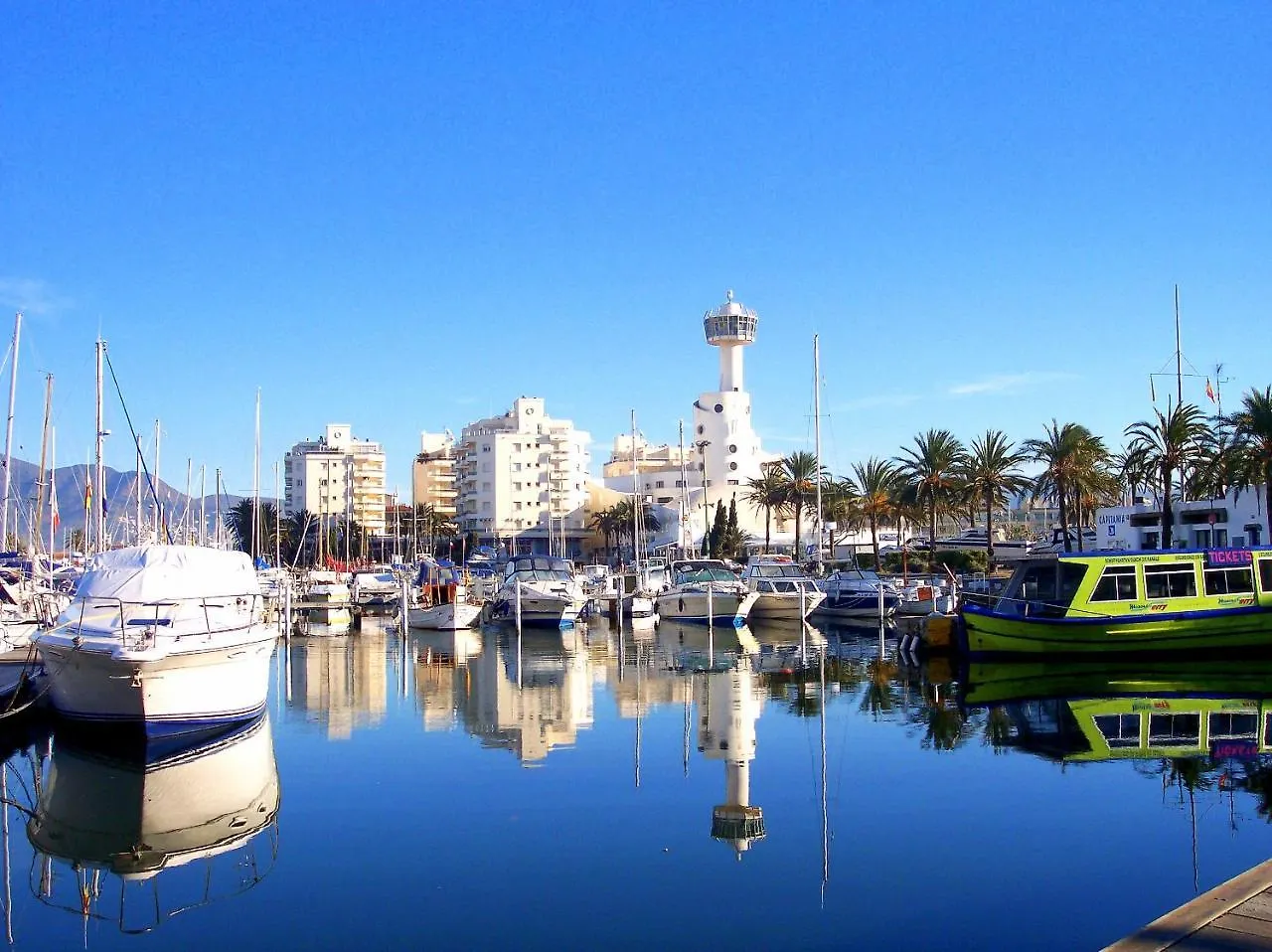 Leon Inmo Luxusvilla Esmeralda - 10029 Empuriabrava Španělsko