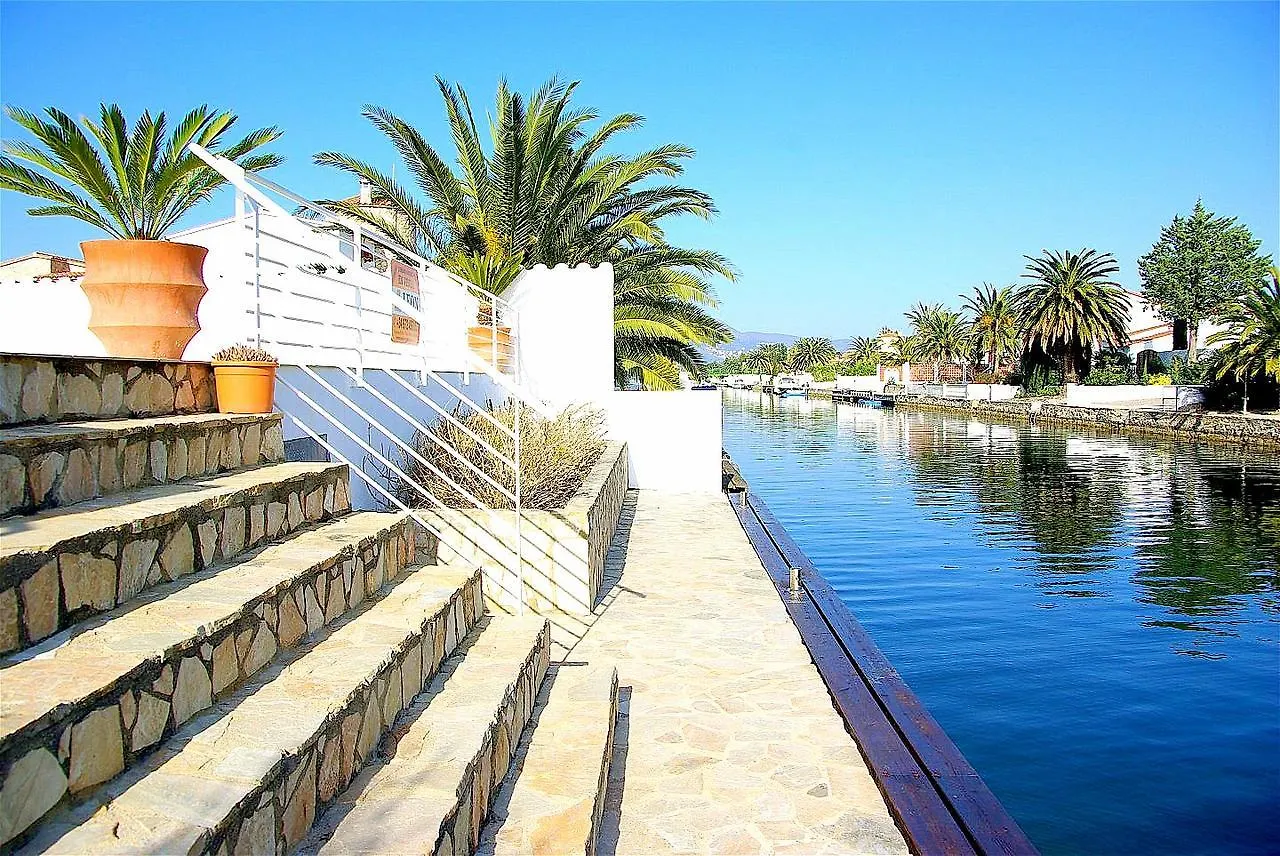 Leon Inmo Luxusvilla Esmeralda - 10029 Empuriabrava